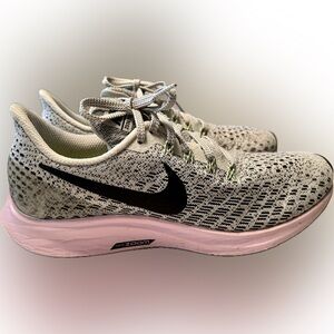 Nike Women’s Air Zoom Pegasus 35 Almost new! Size 7.5